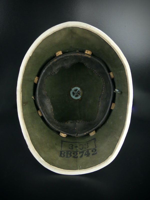 Casque colonial type pain de sucre XIXe (intérieur)