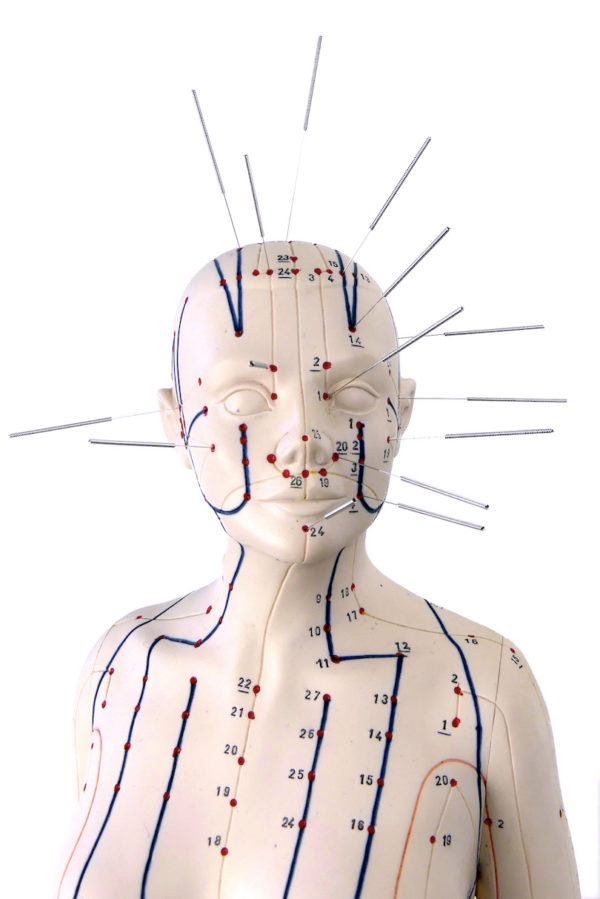 Grand mannequin d’acupuncture femme en PVC 70 (détail)