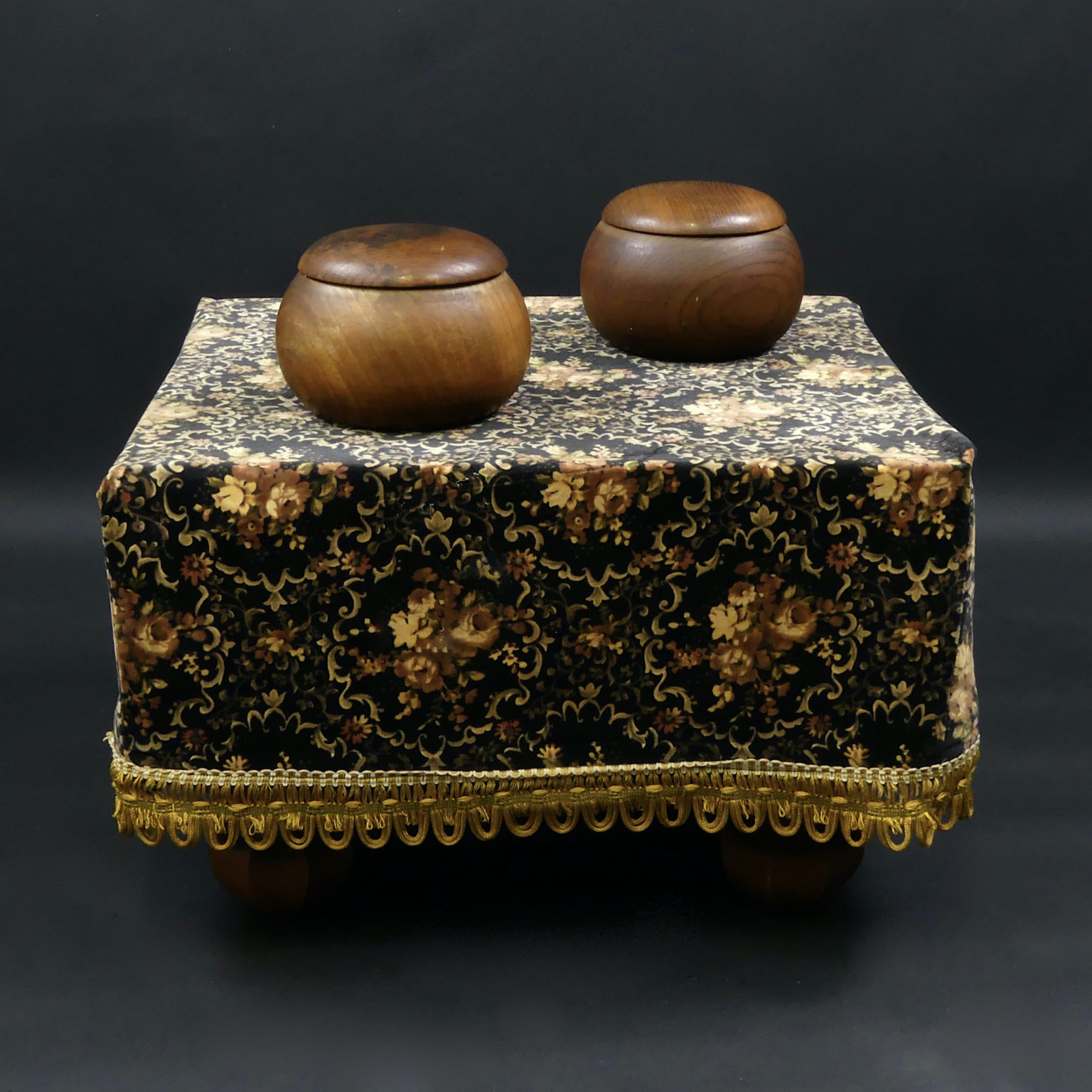 Plateau De Jeu Baduk (Go) En Bois Sculpté Années 70 Avec Pierres Goban Go-Ishi Corée
