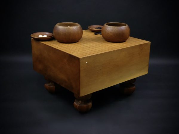 Jeu de go traditionnel japonais (3/4 dos)