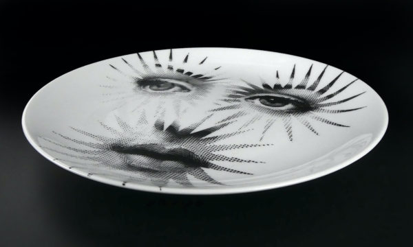 Assiette Tema E Variazioni 132 de Piero Fornasetti (dessus 3/4)