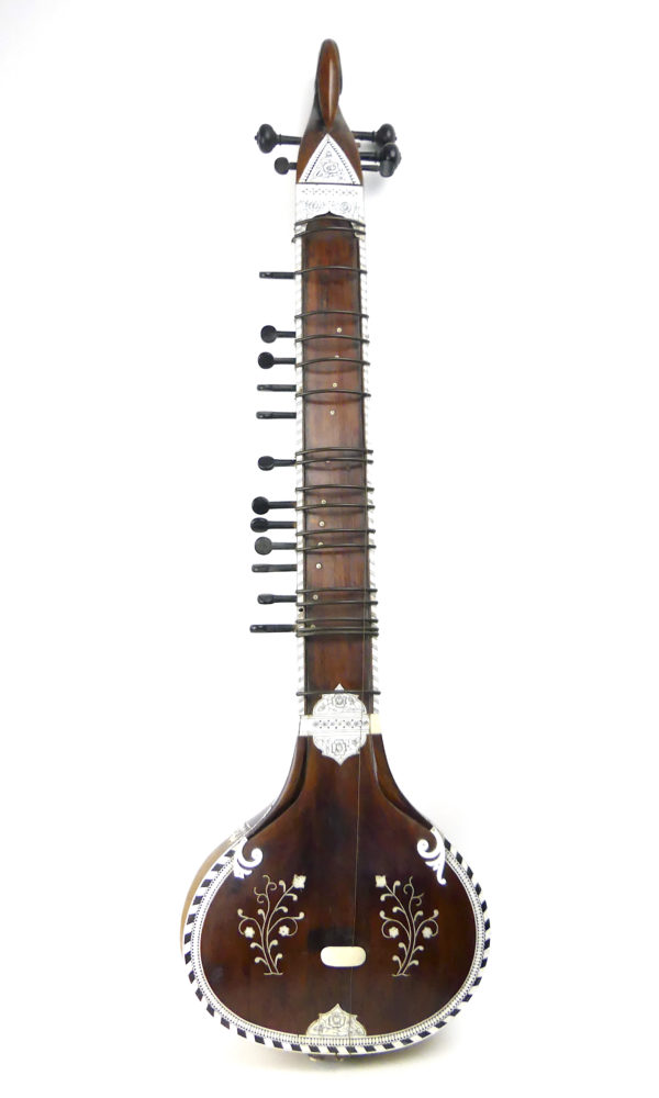 Sitar indien traditionnel en bois décoré de motifs floraux (face)