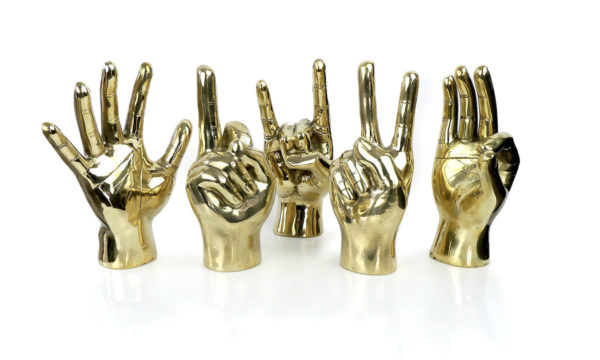Sculptures mains émojis en laiton