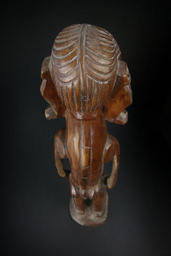 Moaï Kavakava ancien Rapa Nui (dessus dos)