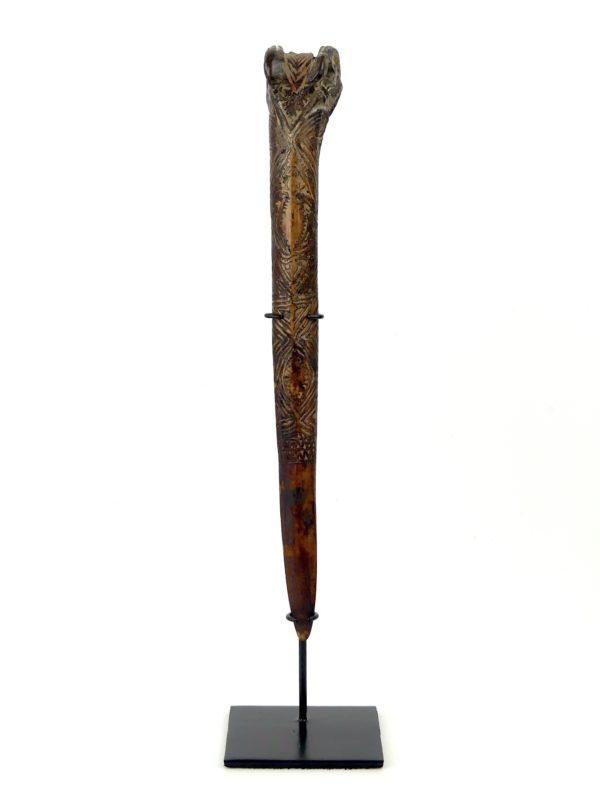 Dague en os de casoar Abelam ancienne (face)