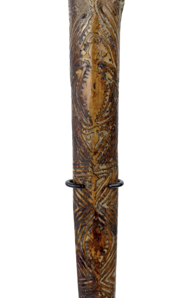 Dague en os de casoar Abelam ancienne (détail)