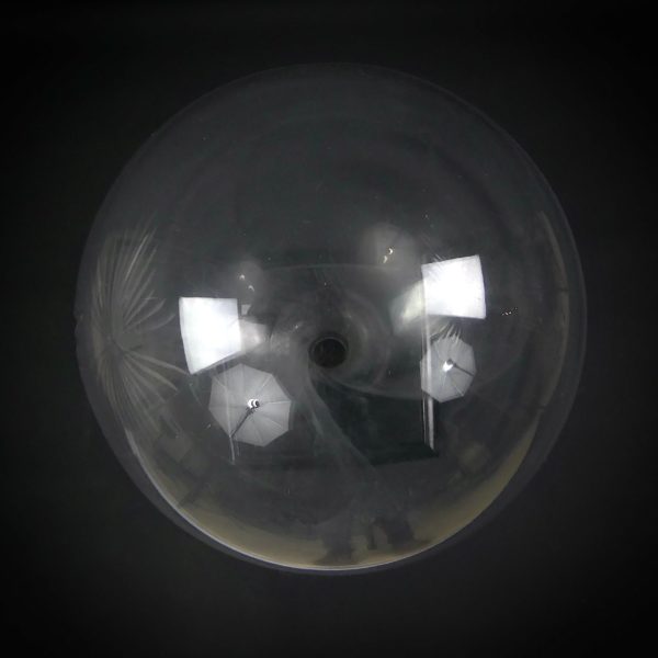 Boule de pharmacie en cristal taillé sur son socle XIXe (dessus)