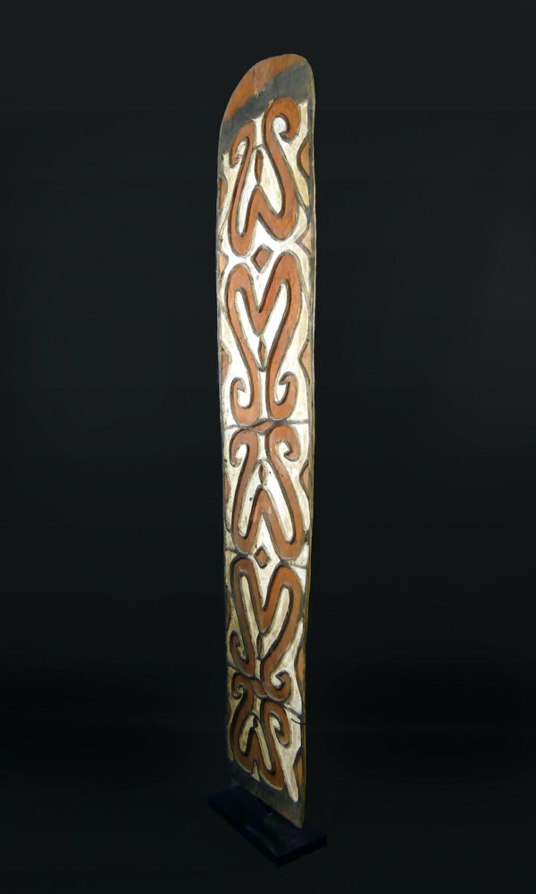 Très grand bouclier Asmat en bois Papouasie-occidentale (3/4)