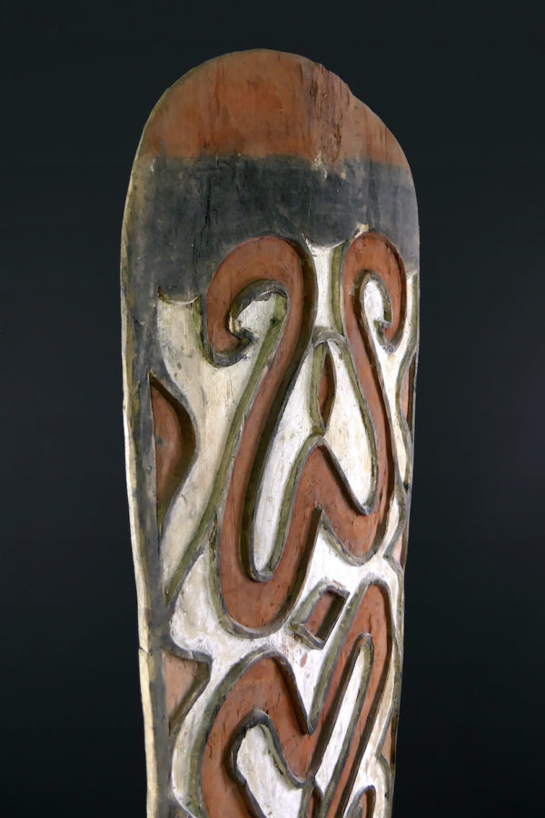 Très grand bouclier Asmat en bois Papouasie-occidentale (détail face)