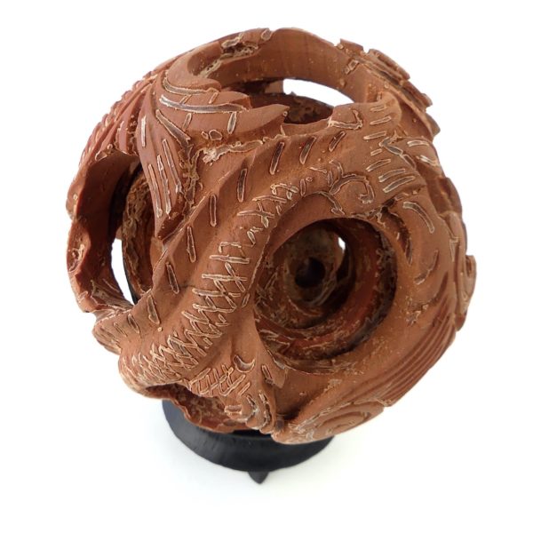 Boule de Canton au dragon sculptée en terre cuite sur socle (dessus)