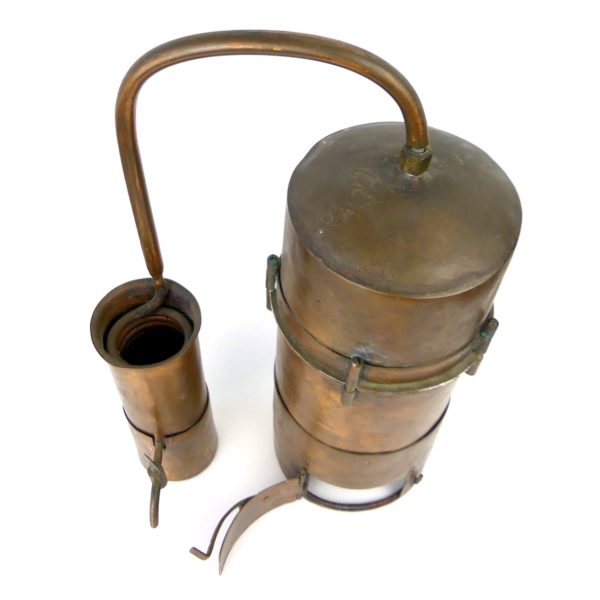 Petit alambic d'apothicaire en cuivre (ouvert dessus)