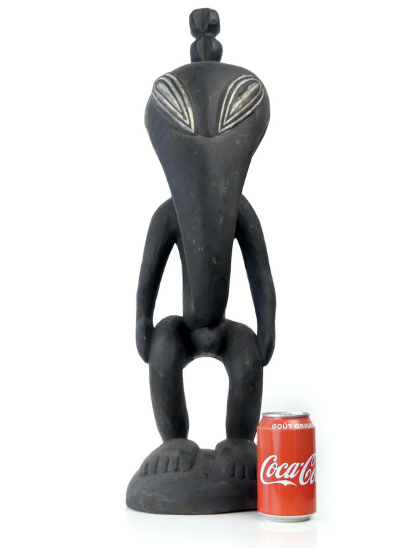 Grande statue d’ancêtre Ramu à bec d’oiseau (proportion)