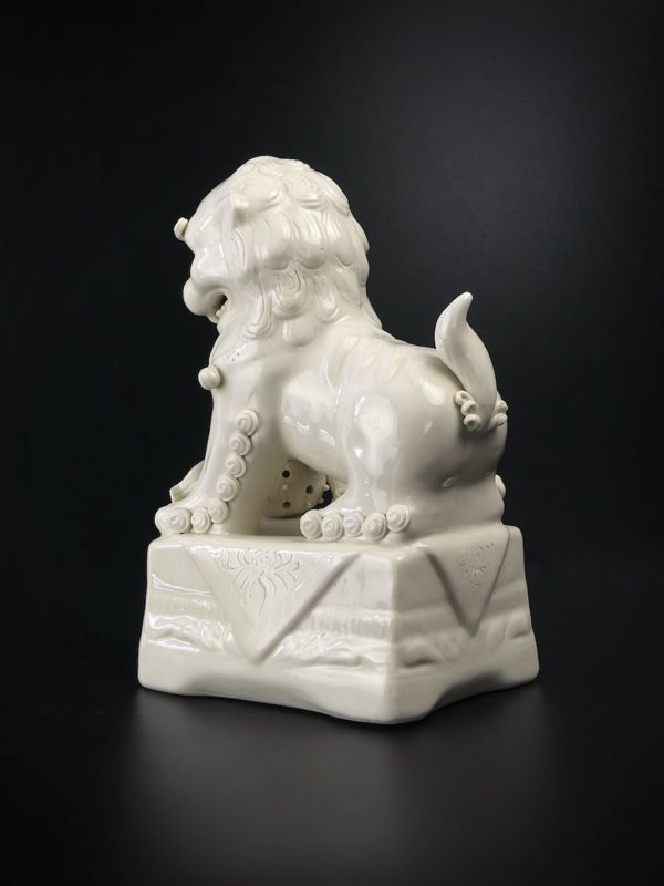 Chien de Fo mâle en porcelaine chinoise (3/4 dos)