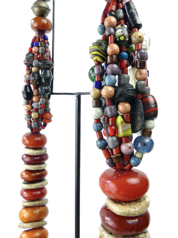 Grand collier berbère Amazigh ancien en ambre (détail)