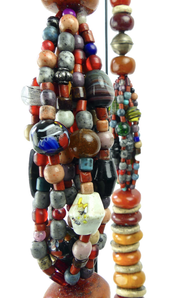 Grand collier berbère Amazigh ancien en ambre (détail)