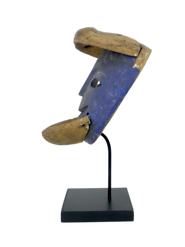 Masque bleu souriant esprit animal au large museau style Yupik (profil)