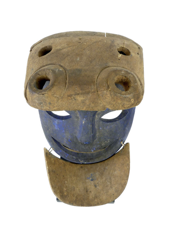 Masque bleu souriant esprit animal au large museau style Yupik (dessus)