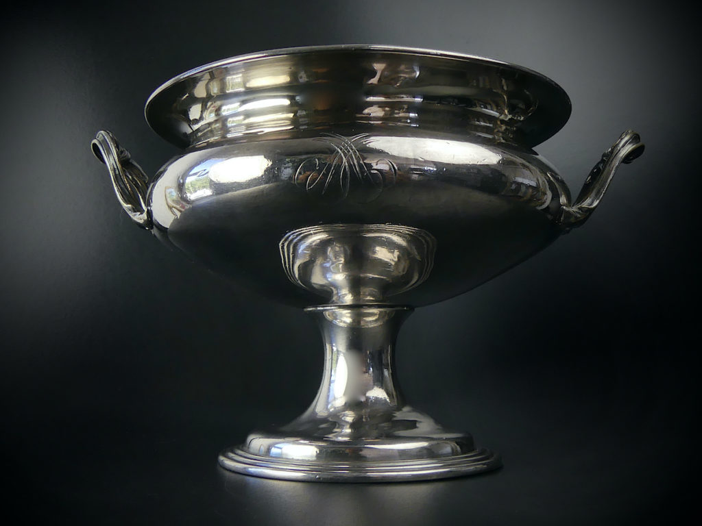Service à caviar métal argenté et 12 gobelets argent Minerve vers 1900