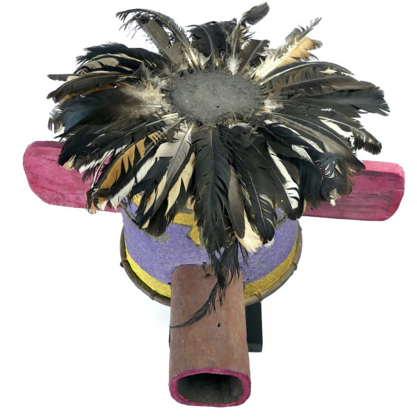 Grand masque heaume rose et violet Kachina Hopi (dessus)