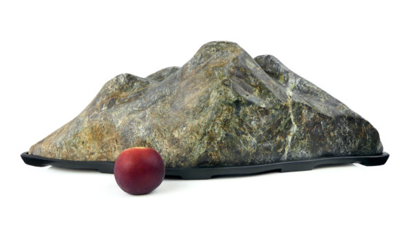 Grande pierre suiseki montagne sur daiza noir Shōwa Japon (proportion)