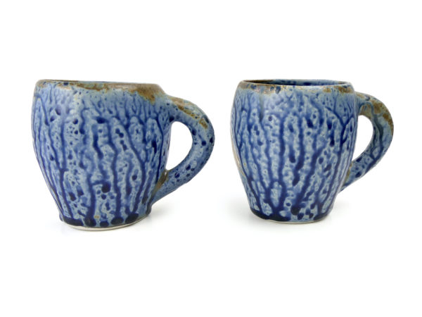 Tasses marquisiennes en céramique bleue et motifs maohi (dos)