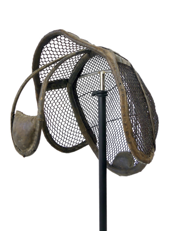 Masque d’escrime sur pied Spiegel et fleuret fin XIXe France
(3/4 dos)