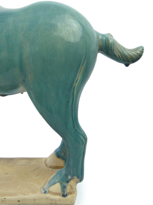 Grand cheval Tang bleu en terre cuite émaillée Chine (détail)