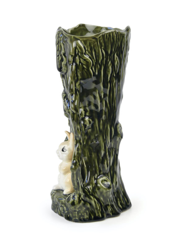 Pichet vert en barbotine au lapin SYLVAC Angleterre (profil)