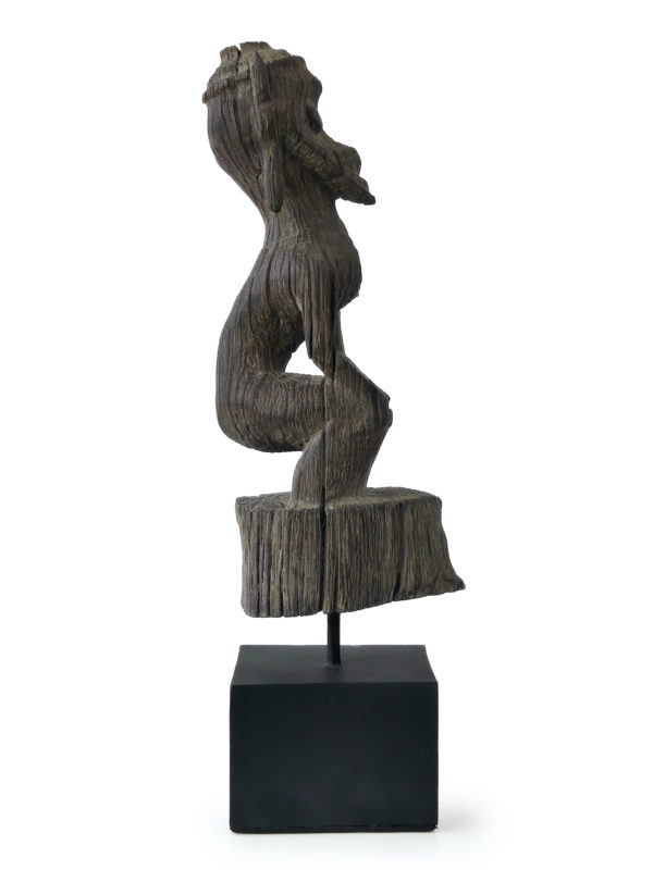 Statue Modang Dayak de Bornéo en bois de fer sur socle (profil)