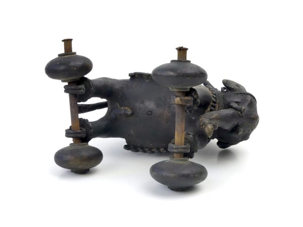 Jouet Rajput éléphant à roulettes en bronze Rajasthan (dessous)