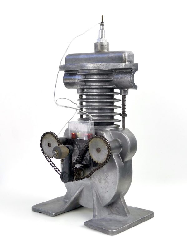 Coupe transversale de moteur BIOFIZ années 60 Pologne (3/4)