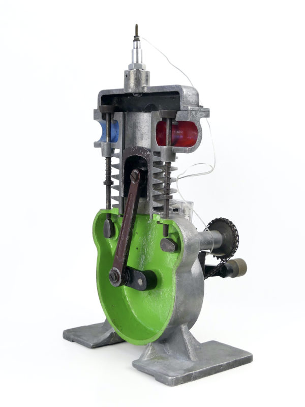 Coupe transversale de moteur BIOFIZ années 60 Pologne (3/4 dos)