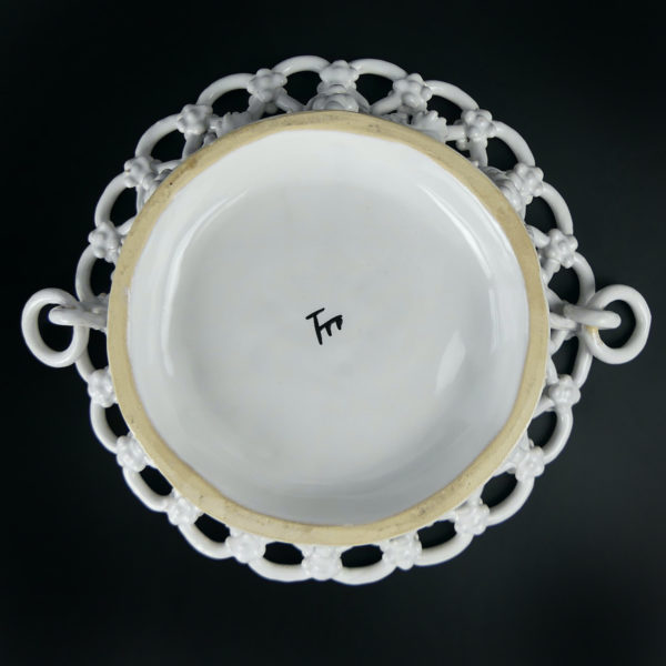 Jardinière Malicorne en faïence blanche Émile Tessier (dessous)