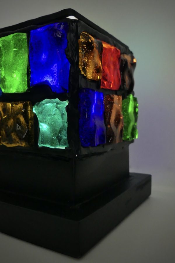 Lampe cube ambiance vitrail design By Bybo France (détail)