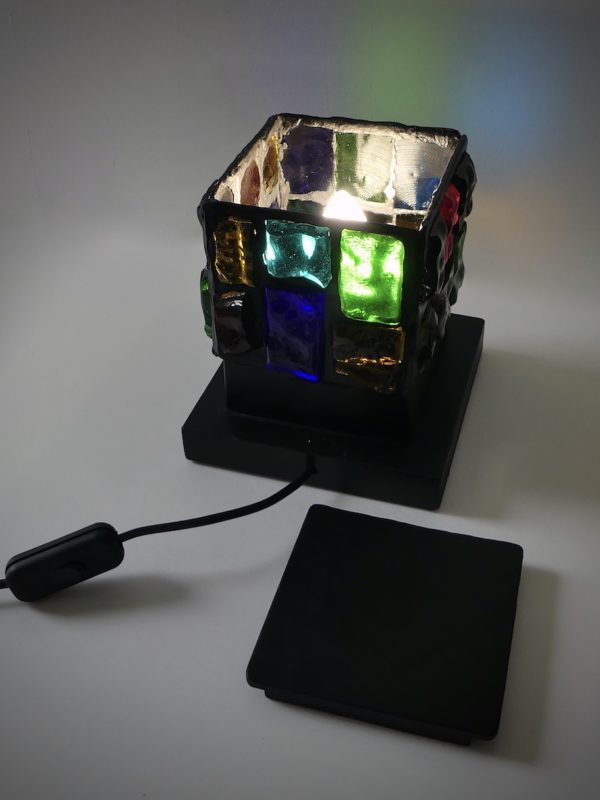 Lampe cube ambiance vitrail design By Bybo France (ouvert)