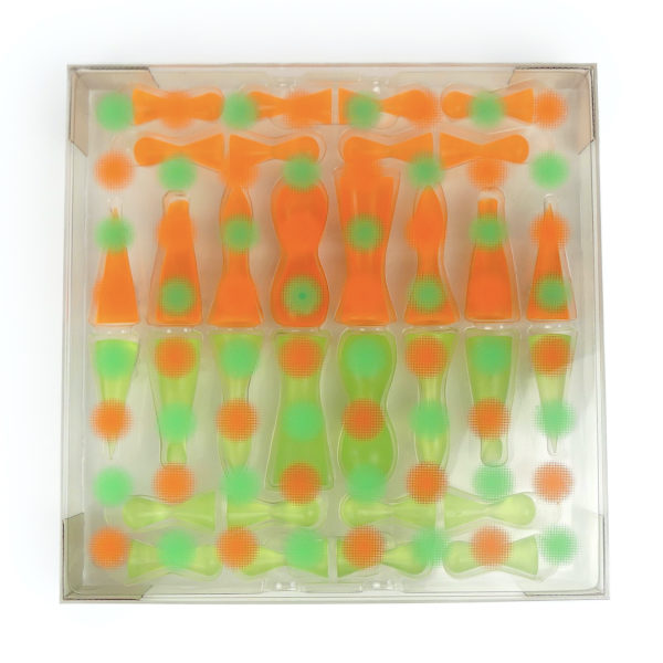 Jeu d'échecs design Karim Rashid orange et vert 2001 (échiquier)