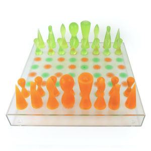 Jeu d'échecs design Karim Rashid orange et vert 2001 (dessus 3/4)