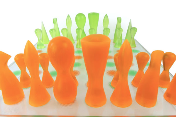 Jeu d'échecs design Karim Rashid orange et vert 2001 (détail)