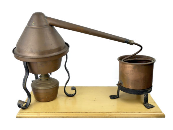 Alambic cuivre et fer forgé ancien Italie Mi-XXe (face)