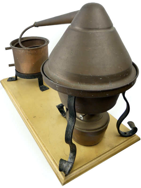 Alambic cuivre et fer forgé ancien Italie Mi-XXe (dessus 3/4)