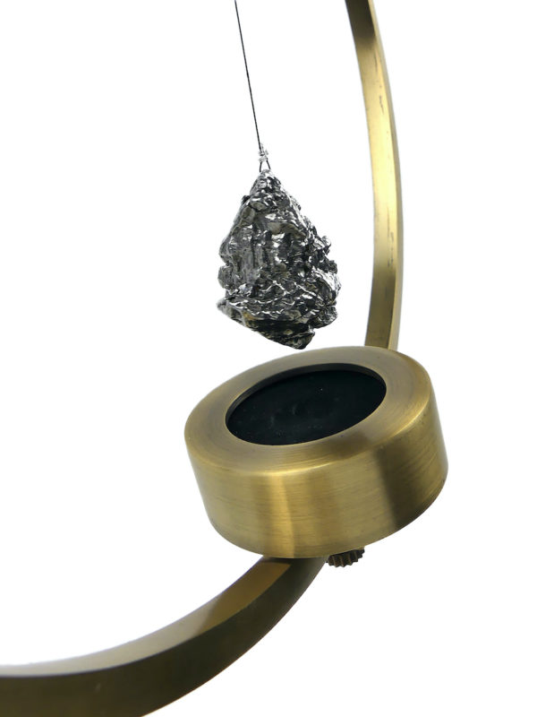 Météorite de Campo Del Cielo Sidérite en lévitation (détail)