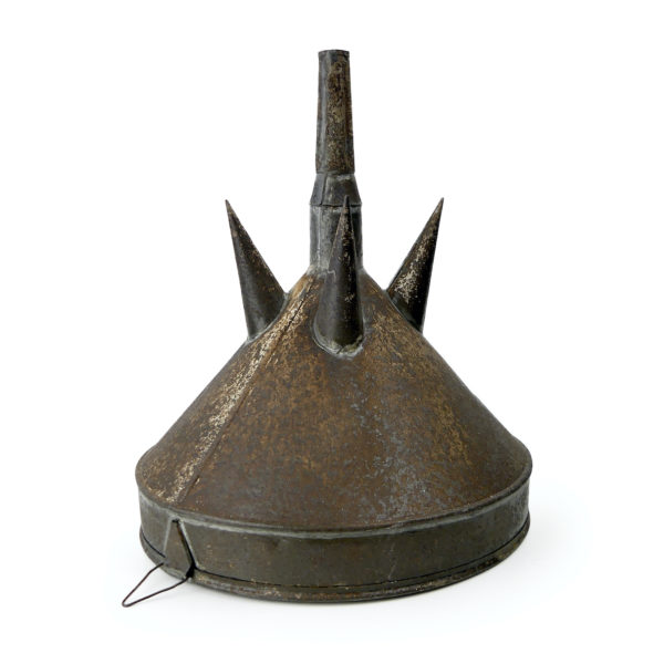 Entonnoir de cave ancien en tôle début XXe (3/4)