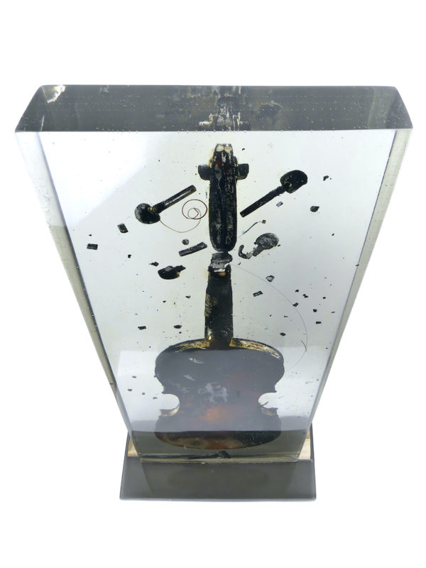 Grande sculpture violon brûlé en résine inclusion signée NAC’S (dessus 3/4)