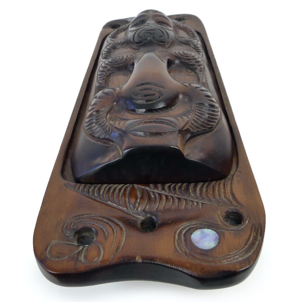 Waka huia au Teko Teko Papa hou Maōri en bois et nacre d’ormeau (dessous 3/4)
