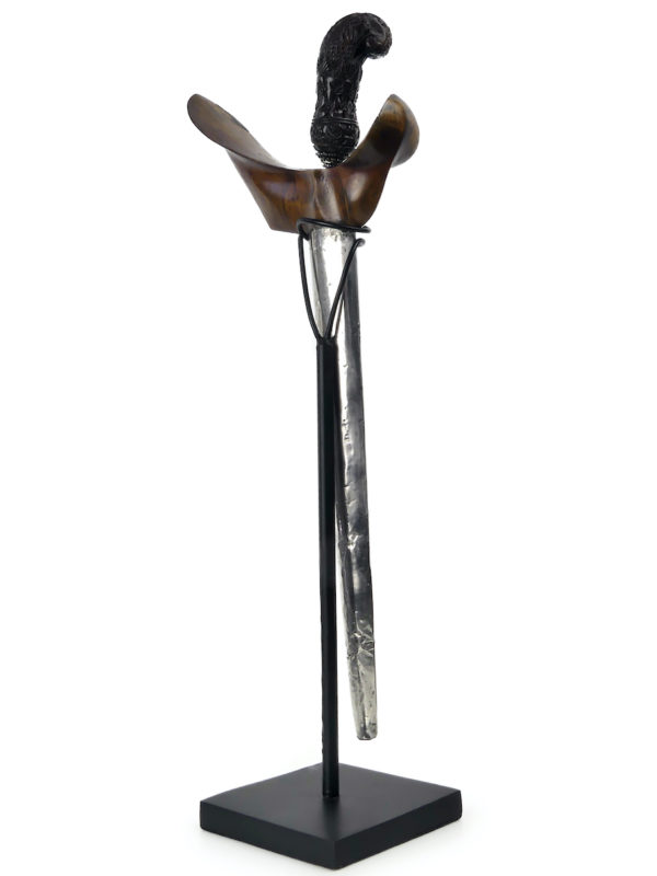 Kriss indonésien à lame serpentine en acier damassé bois et argent (3/4 dos)