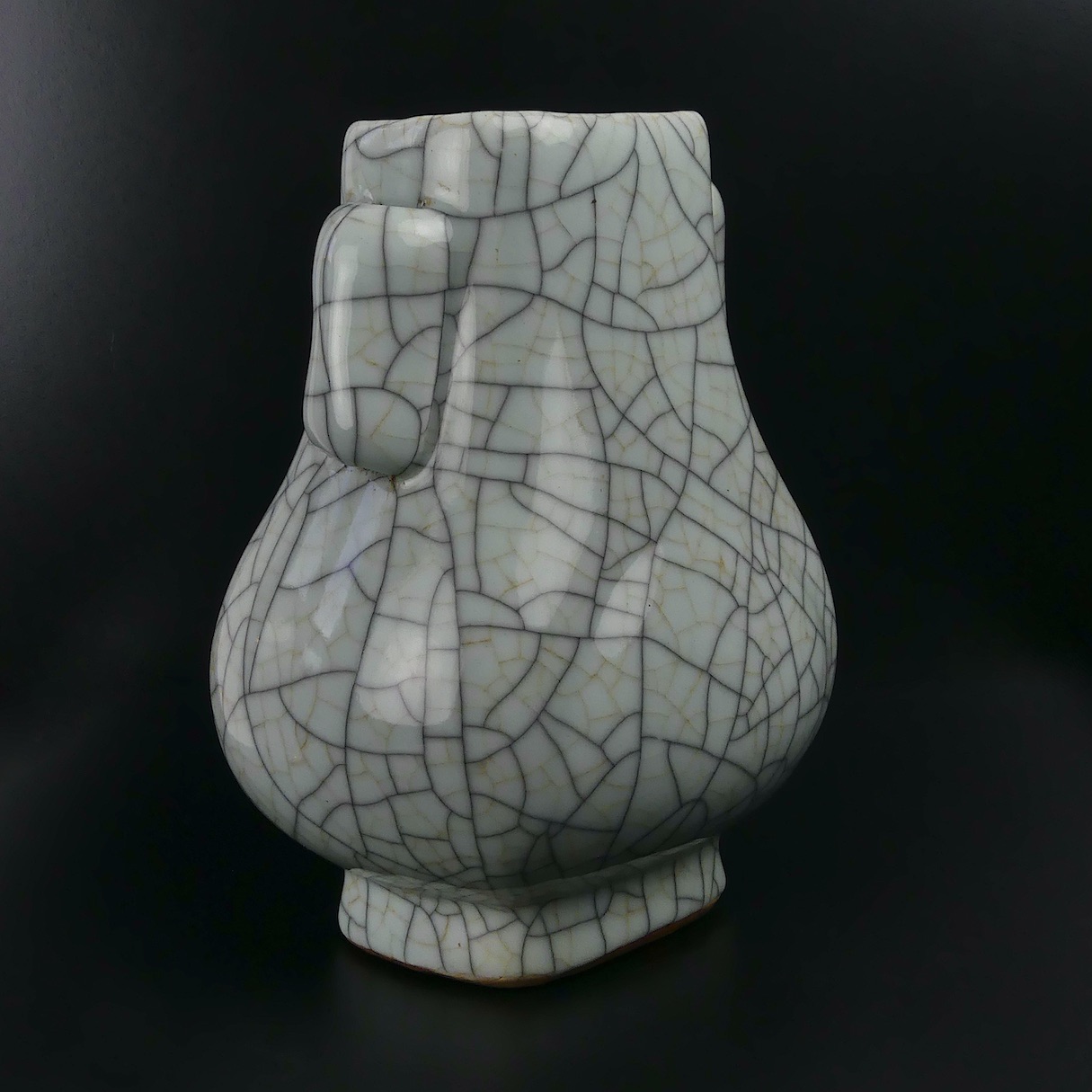 Vase en céramique façon craquelée vert céladon