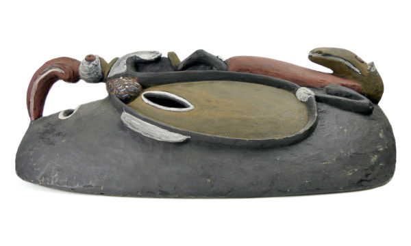 Masque chimérique Papou en bois sculpté polychrome (profil)