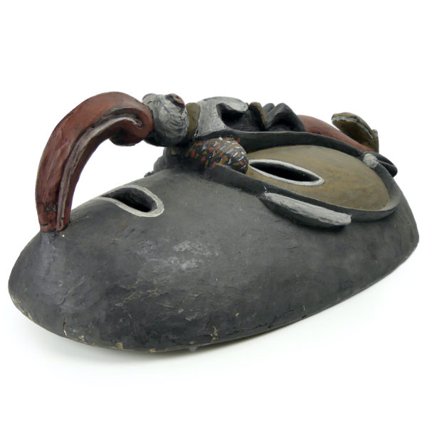 Masque chimérique Papou en bois sculpté polychrome (dessous 3/4)