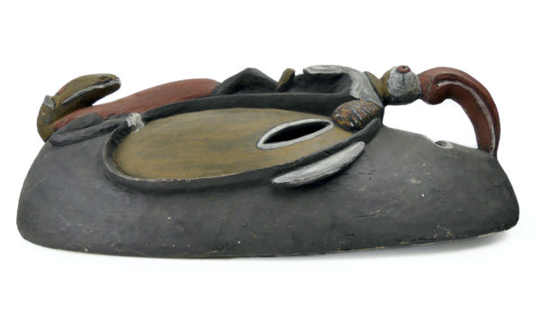 Masque chimérique Papou en bois sculpté polychrome (profil)