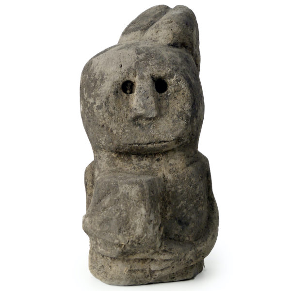 Statue Katoda Sumbanaise massive en pierre sculptée Timor (face)